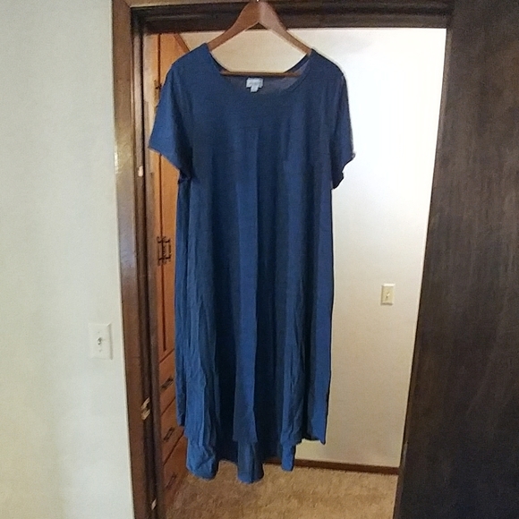 Carly - Picture 1 of 2